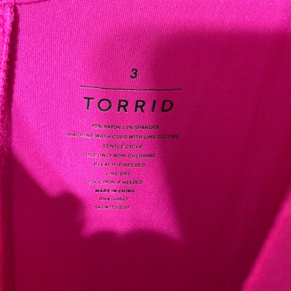 #322 size 3 Vibrant Pink Maxi Dress with adjustable straps and - Picture 2 of 2